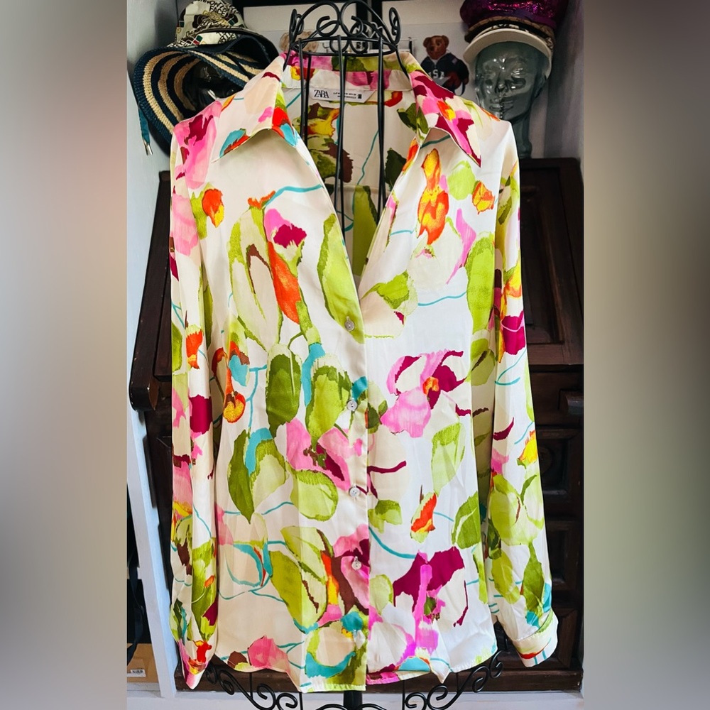 Zara flower print button down blouse. Comes from a some free home.